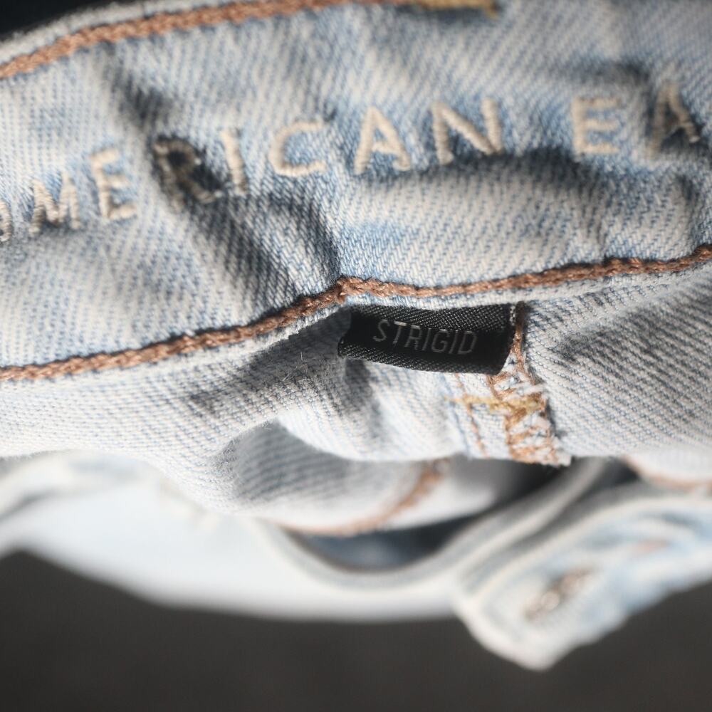 American Eagle Light Wash Mom Jeans - Picture 3 of 8